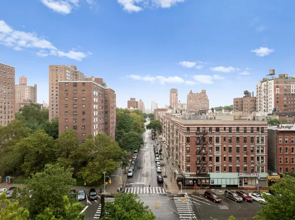 392 Central Park West 14T image 1 of 2