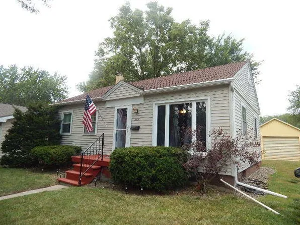 327 E Fulton St, Paxton, IL 60957