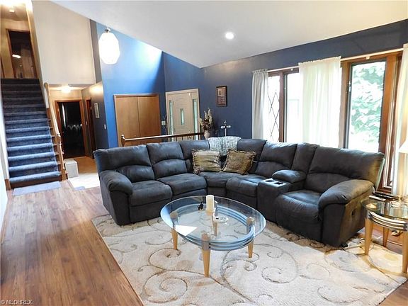 4th image of 4895 Lindsey Ln
