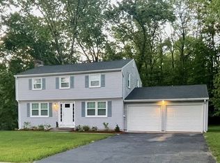420 Wolf Swamp Rd, Longmeadow, MA 01106