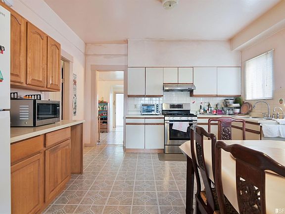 4th image of 53 Vesta St