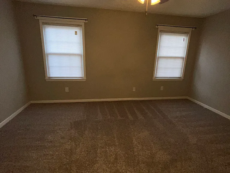 111 Sleepy Creek Dr — Photo 5
