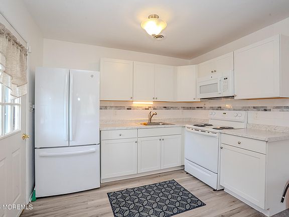 2nd image of 8 B Alaska Avenue