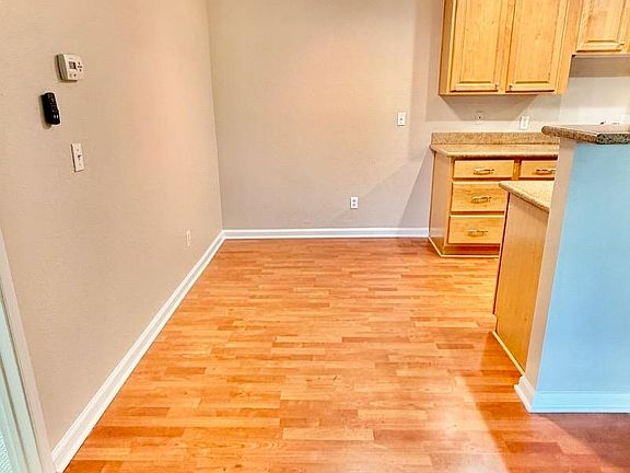 5th image of 2295 Lakeview Cir