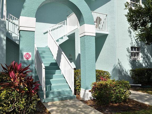 3rd image of 1129 SW Swan Lake Cir #402