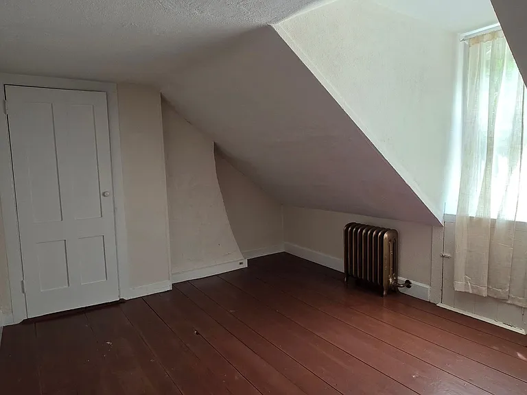 131 W Broadway — Photo 18