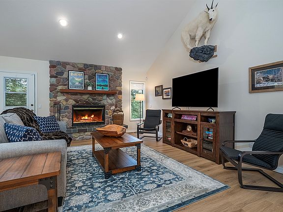 3rd image of 135 Little Mountain Rd