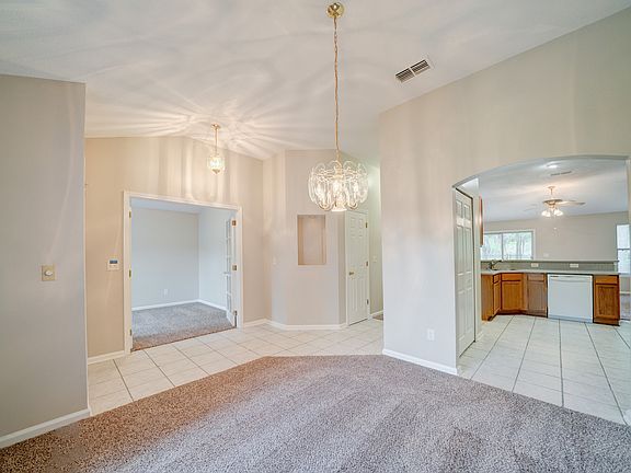 3rd image of 3906 Lake Crest Ter