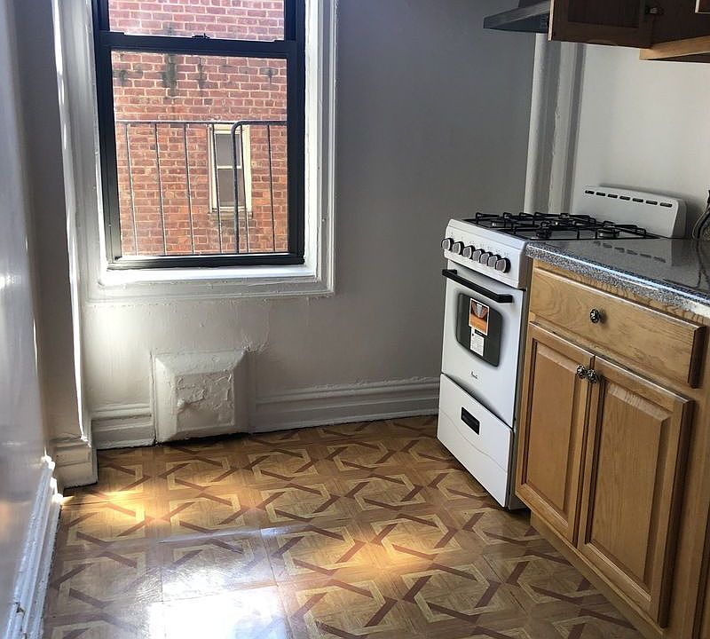 2nd image of 4204 Saull St APT 3F