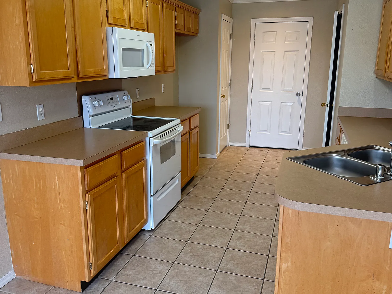 1108 Sunrise Circle — Photo 3
