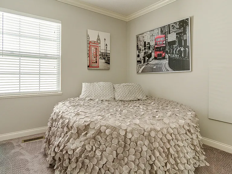8045 Butterworth Green Dr — Photo 19