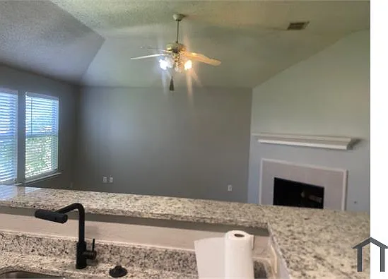 4 bed, 1754 sqft, $2,400 — Photo 3
