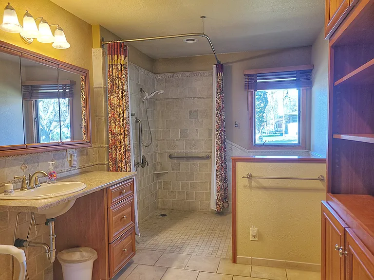 1109 Birch St — Photo 13