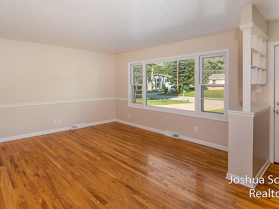 3rd image of 5239 Brookwood Dr SE