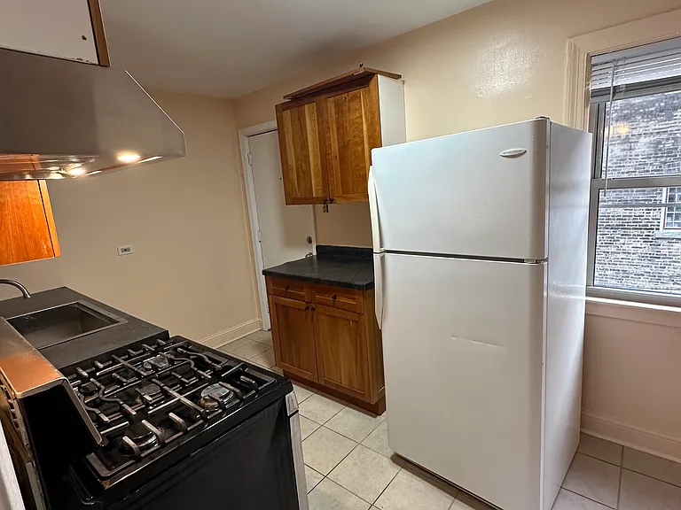 242 N Mayfield Ave #2W — Photo 9