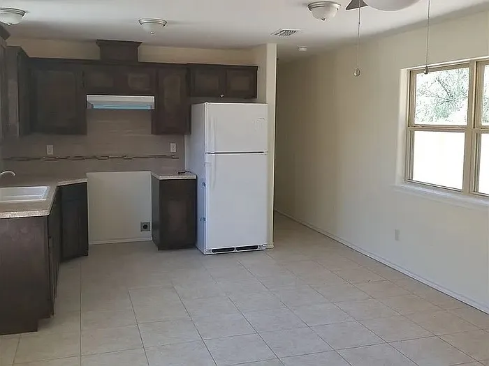 2 bed, 2.0 bath, $825 — Photo 4