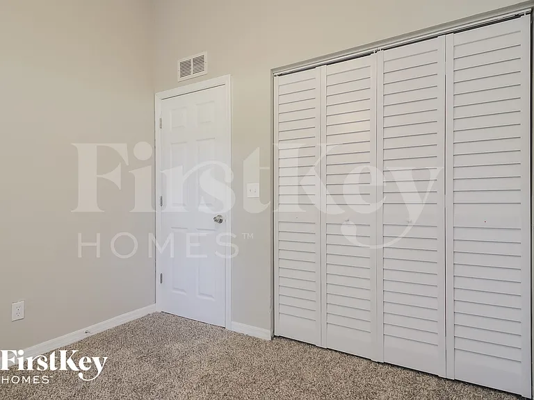 404 McGee St — Photo 9
