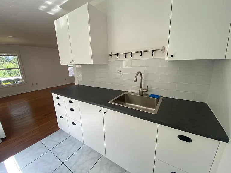 2429 Burlington Ln #B — Photo 8