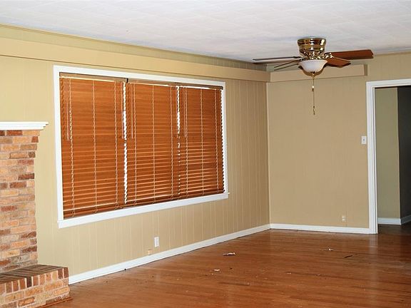 5th image of 308 S Hogg St