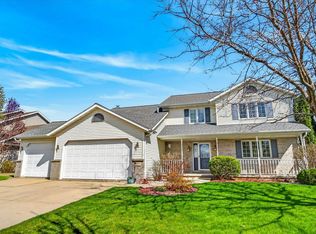 1205 Greenbrier Dr, Waunakee, WI 53597