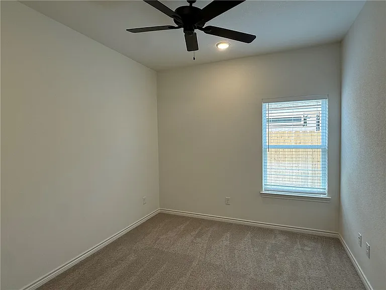 3709 Lamar Hollow Ct — Photo 18