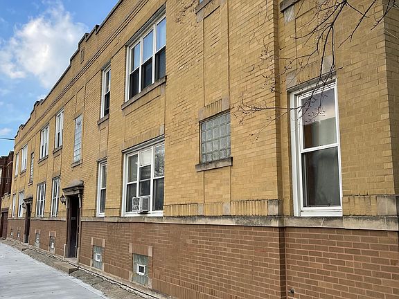 4th image of 3803 N Laramie Ave #2