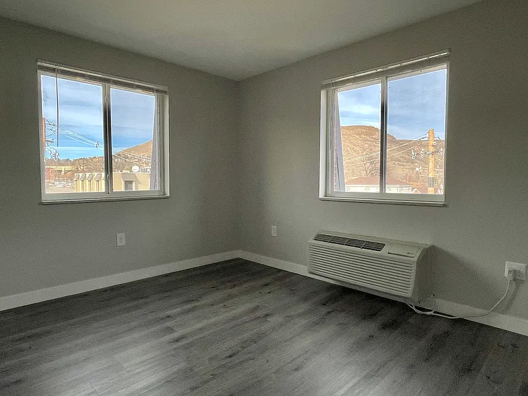 Unit 408 w/ views!