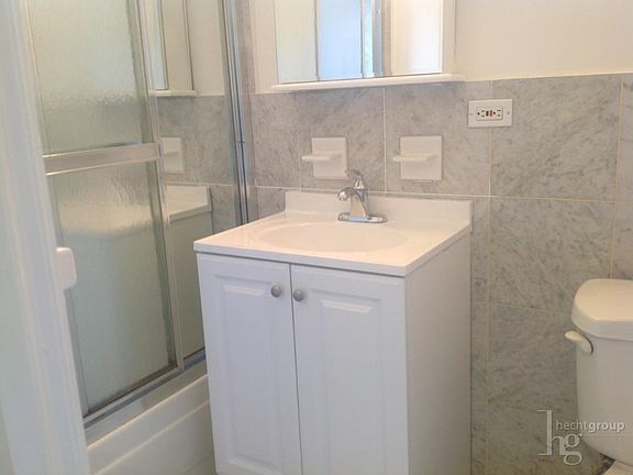 3rd image of 287 Amsterdam Ave #404