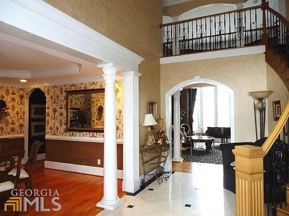 4th image of 335 Broadmoor Way