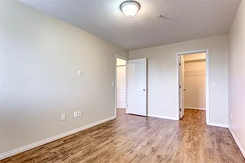 121 McLaughlin Dr — Photo 10