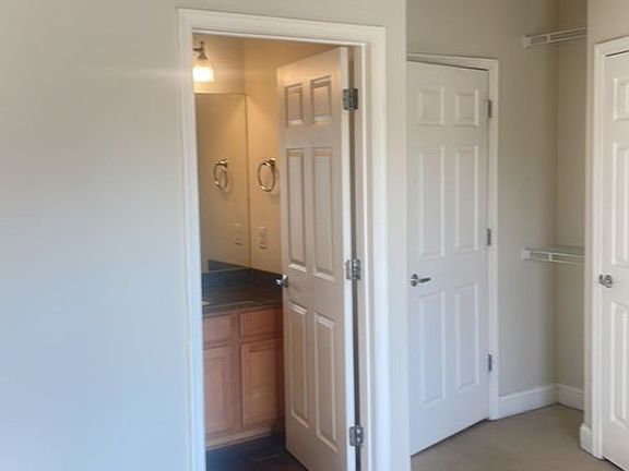 3rd image of 650 N Lee Hwy #17