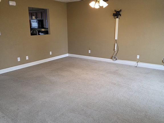 3rd image of 769 Wyndhurst Dr