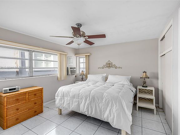 5th image of 350 Collins Ave APT 205