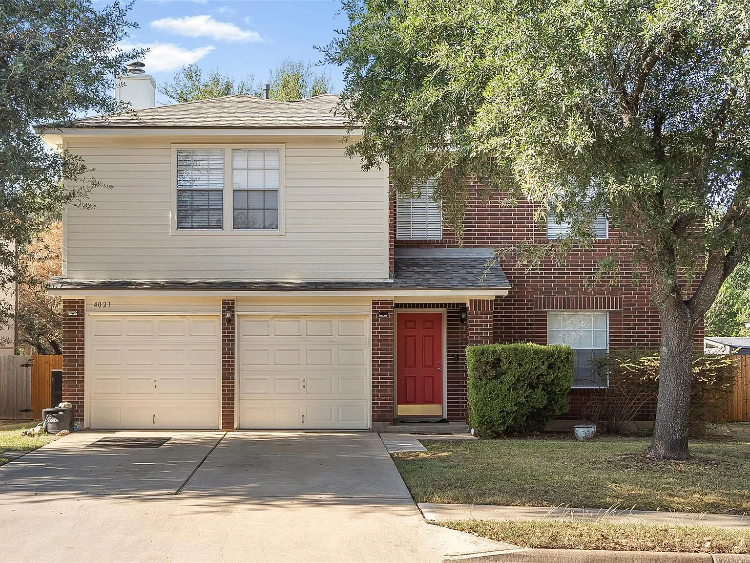 3 bed, 2.5 bath, 2394 sqft, $2,195 — Photo 2