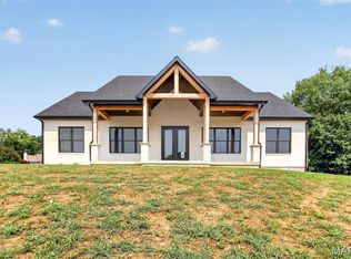 10116 Norwoods Ct, Hannibal, MO 63401