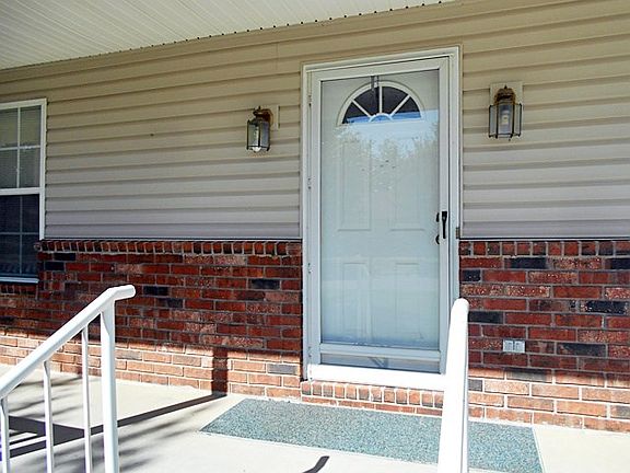 4th image of 908 Cypress Dr