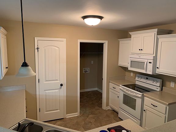 4th image of 723 Mill Springs Dr