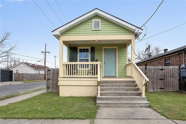 1st image of 1743 Spain St