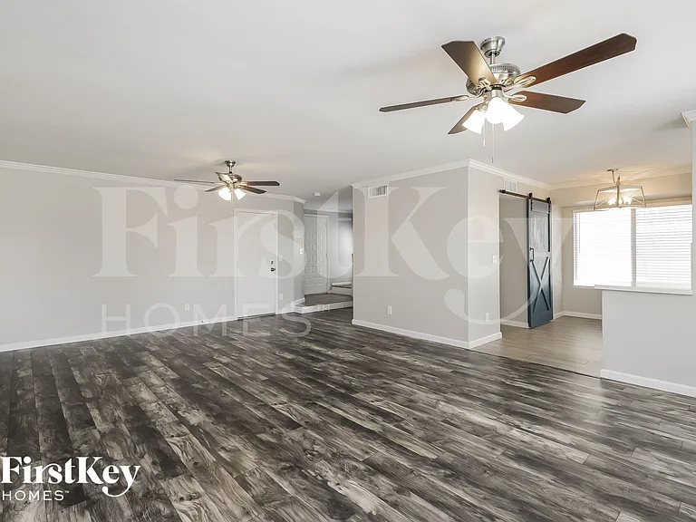 5359 E Elmwood St — Photo 4