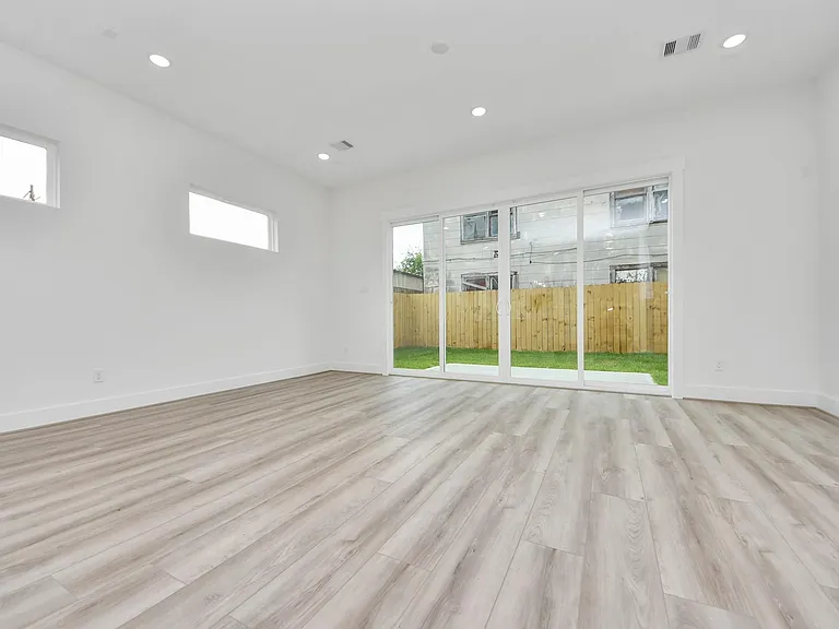 2408 Lorraine St — Photo 20