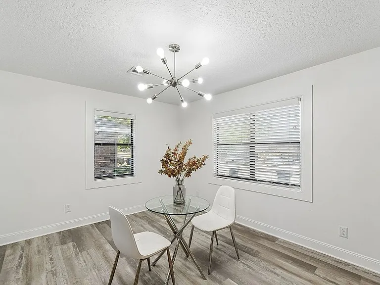 422 Chartrand Ave — Photo 6