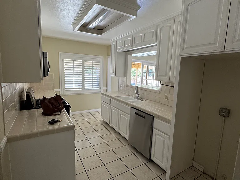 1515 N Mountain Ave — Photo 5