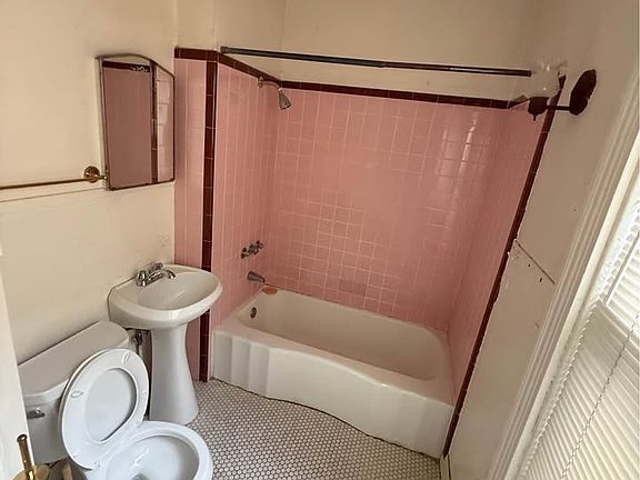 5th image of 6-8 Hurlbut St #82