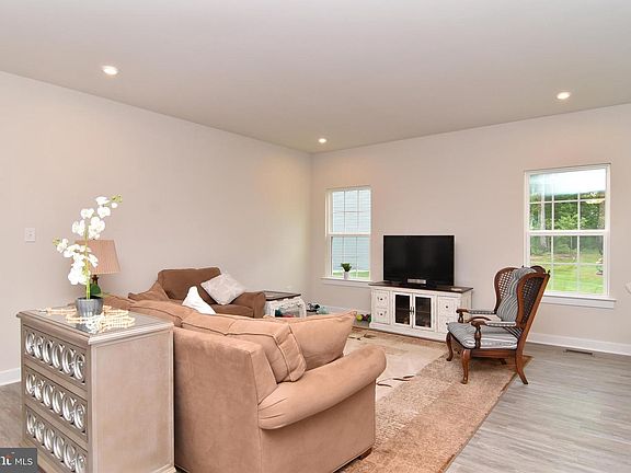 5th image of 31591 Barefoot Cir
