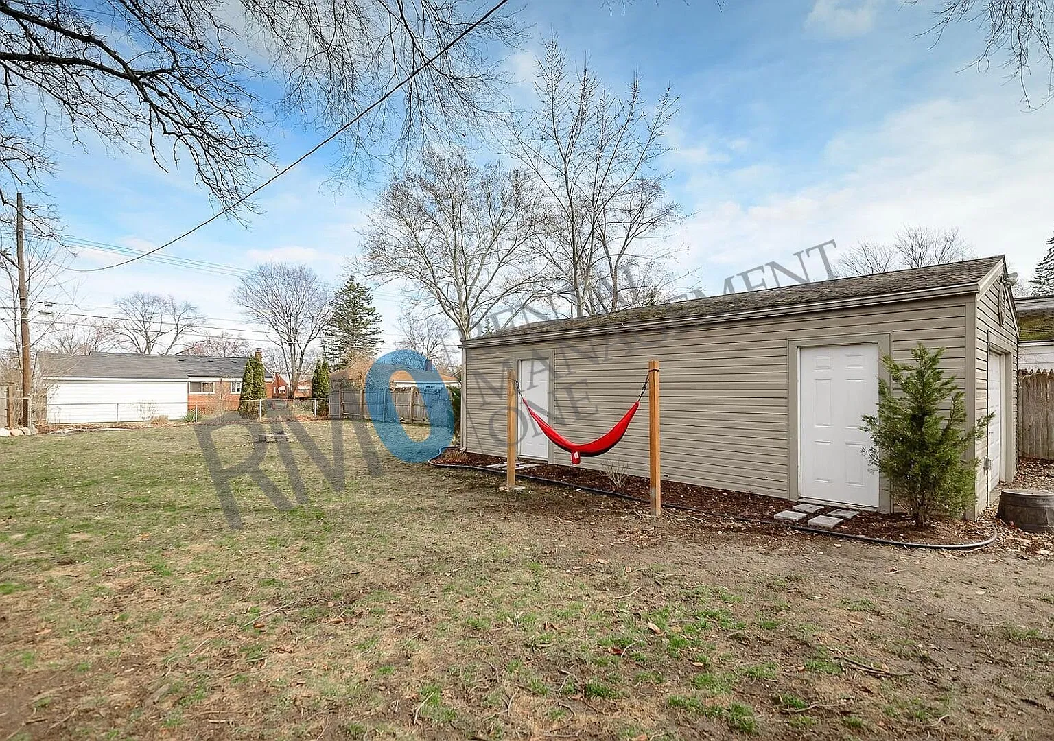 Move-In Ready 3 Bedroom, 1 Bathroom Home in Livonia — Photo 4