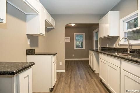 4th image of 23106 Melville Ave