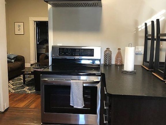 4th image of 47 E 1st Ave