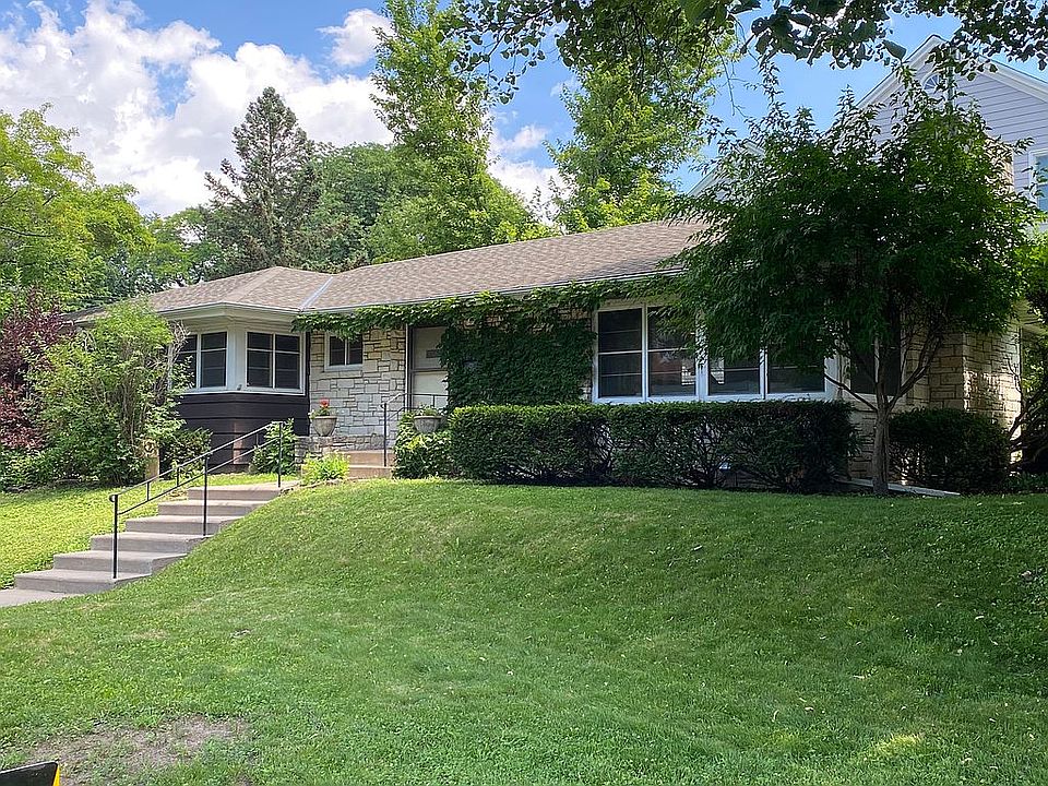650 Mount Curve Boulevard