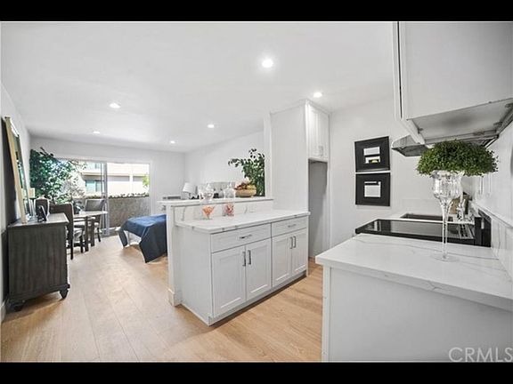 5th image of 1741 Granville Ave
