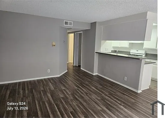 15916 Vanowen St #110 — Photo 4